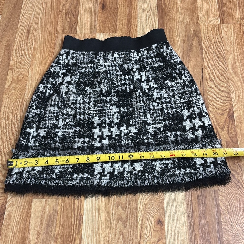 Dolce & Gabbana Black & White A-Line Tweed Short Skirt Size 38/US size2. - Picture 8 of 16